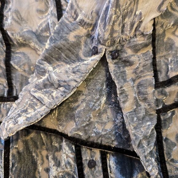 One of a kind dainty silk blend floral velvet blouse size Large - Picture 5 of 9